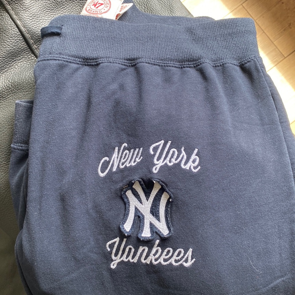 NY Yankees joggers